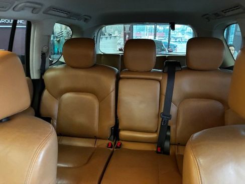 Used 2017 Nissan Armada Platinum w/ Interior Lighting Package RWD image 13