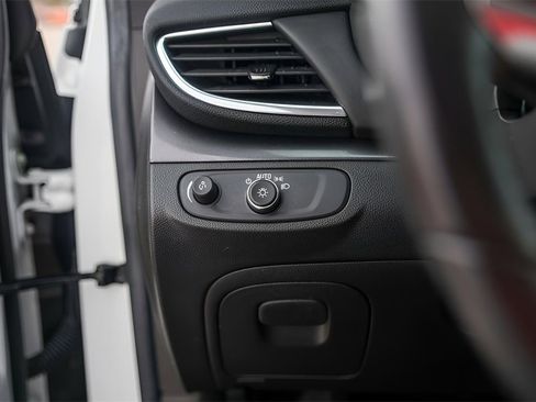 Used 2022 Buick Encore Preferred w/ Safety Package image 17