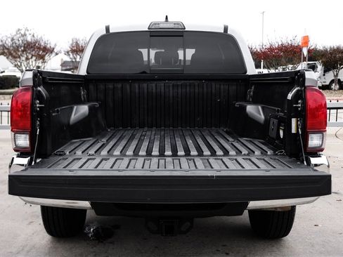 Used 2019 Toyota Tacoma TRD Off-Road image 49