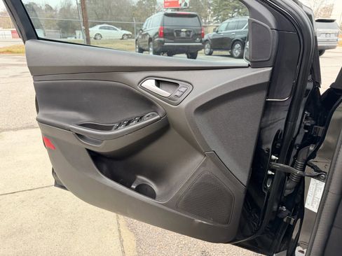 Used 2018 Ford Focus SE image 24