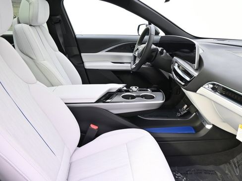 New 2025 Cadillac Lyriq Luxury image 16