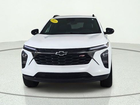 Used 2024 Chevrolet Trax RS w/ Driver Confidence Package FWD image 2