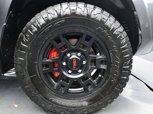 Used 2021 Toyota 4Runner SR5 AWD/4WD image 17