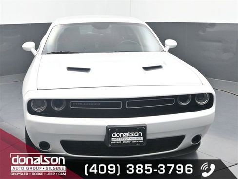Used 2023 Dodge Challenger SXT image 3