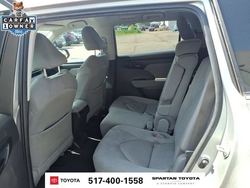 Used 2023 Toyota Highlander LE AWD/4WD image 12