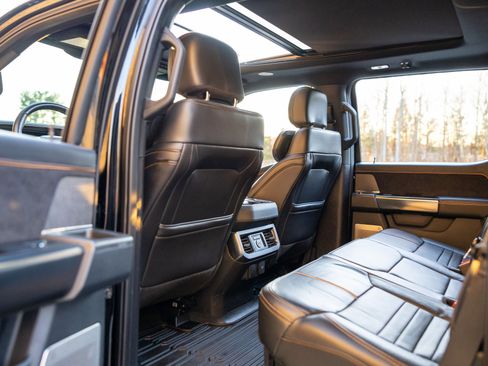 Used 2024 Ford F450 Platinum w/ FX4 Off-Road Package image 37