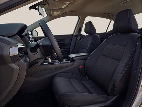 Used 2024 Nissan Altima 2.5 SV image 12