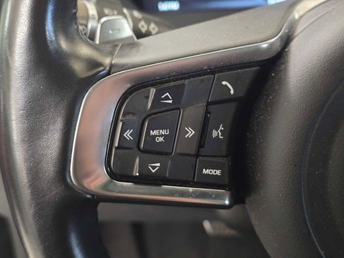 Used 2018 Jaguar F-PACE R-Sport image 33