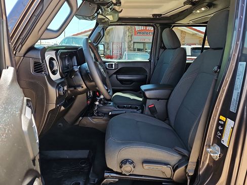 Used 2024 Jeep Wrangler Unlimited AWD/4WD image 10