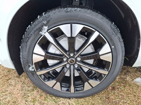 New 2026 Volvo XC60 B5 Plus w/ Protection Package Premier image 5