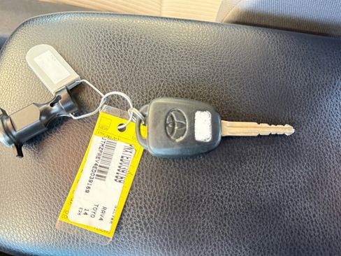 Used 2014 Toyota RAV4 LE FWD image 19