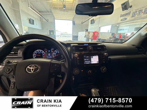Used 2018 Toyota 4Runner TRD Off-Road Premium AWD/4WD image 9