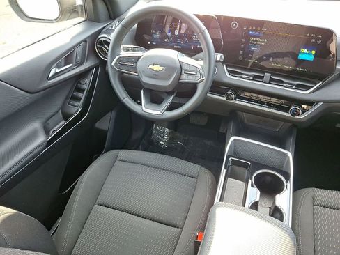 Certified 2025 Chevrolet Equinox LT FWD image 10