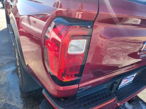 Used 2024 GMC Canyon Denali image 5