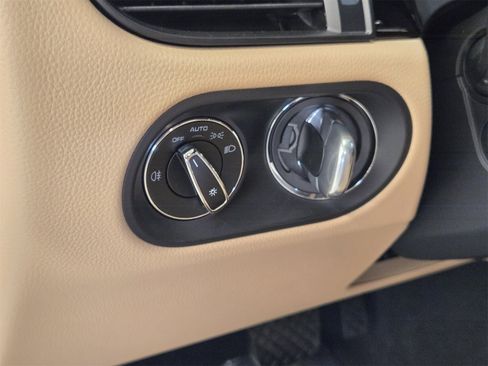 Used 2025 Porsche Macan image 18