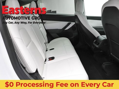 Used 2022 Tesla Model Y Long Range AWD/4WD image 18