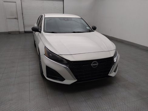 Used 2024 Nissan Altima 2.5 SV FWD image 14
