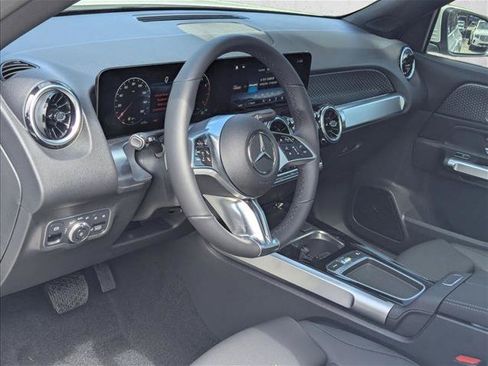 Used 2026 Mercedes-Benz GLB 250 image 3