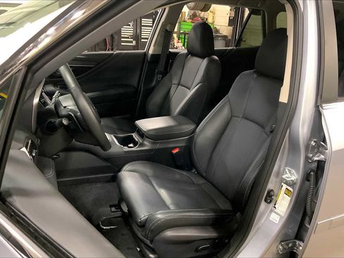 Certified 2025 Subaru Outback Limited image 9