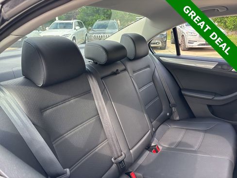 Used 2017 Volkswagen Jetta SE image 10