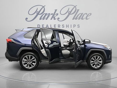 Used 2019 Toyota RAV4 Limited w/ Cold Weather Package FWD image 19
