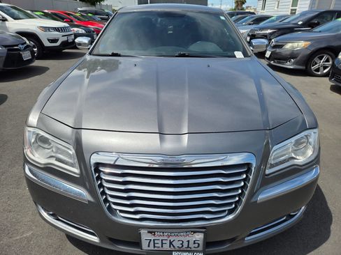 Used 2011 Chrysler 300 Limited RWD image 6
