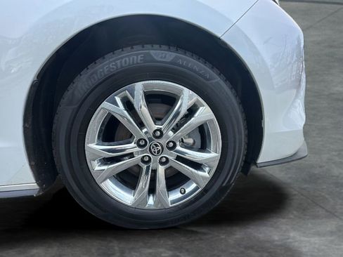 Used 2022 Toyota Sienna Platinum image 32