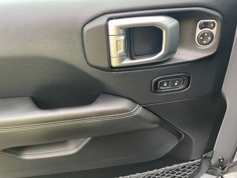 Used 2019 Jeep Wrangler Unlimited Sahara AWD/4WD image 20