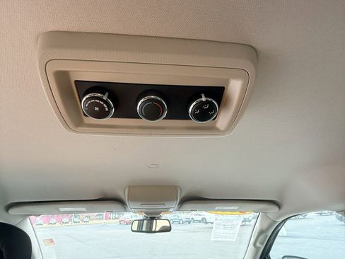 Used 2019 Dodge Grand Caravan SE w/ UConnect Hands-Free Group image 14