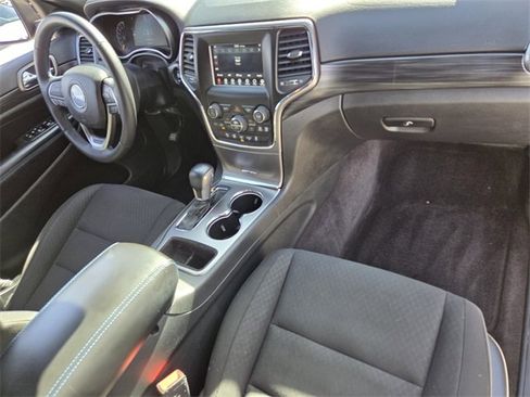 Used 2019 Jeep Grand Cherokee Laredo image 16