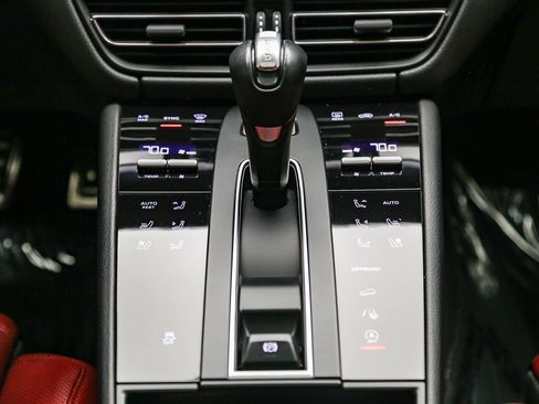 Certified 2023 Porsche Macan AWD/4WD image 17