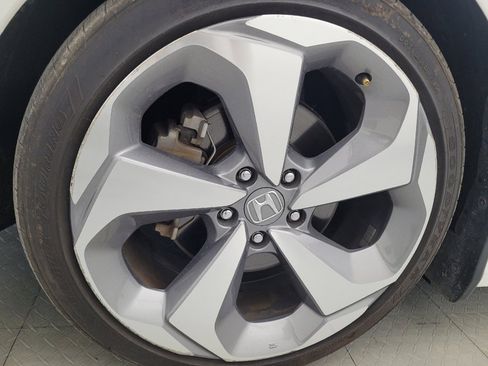 Used 2018 Honda Accord Touring image 31