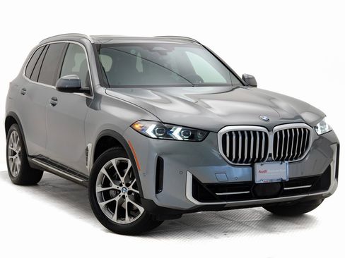 Used 2024 BMW X5 xDrive40i w/ Premium Package image 1