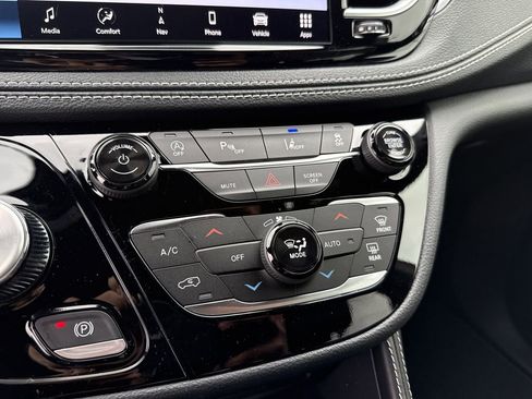 New 2026 Chrysler Pacifica Limited w/ S Appearance Package image 30