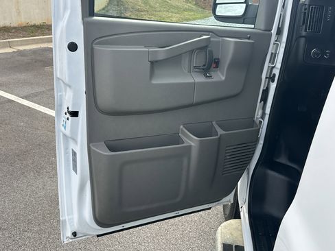 Used 2023 GMC Savana 2500 w/ Driver Convenience Package image 13