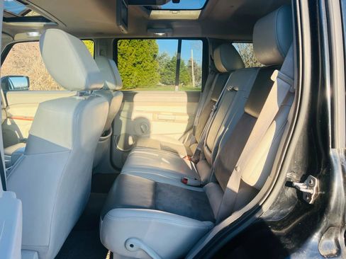 Used 2008 Jeep Commander Overland image 10