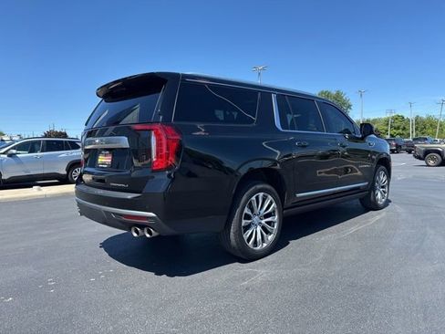 Used 2022 GMC Yukon XL Denali w/ Denali Premium Package AWD/4WD image 7