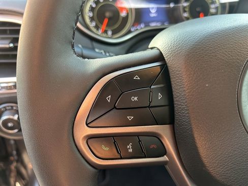 Used 2022 Jeep Cherokee Latitude Lux image 18