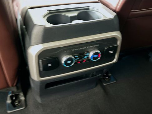 Used 2024 Ford Expedition Limited image 28