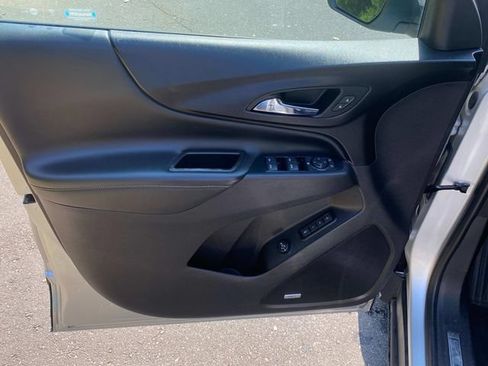 Used 2018 Chevrolet Equinox Premier FWD image 12