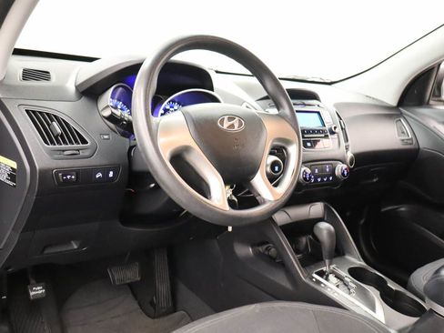 Used 2013 Hyundai Tucson GL FWD image 13