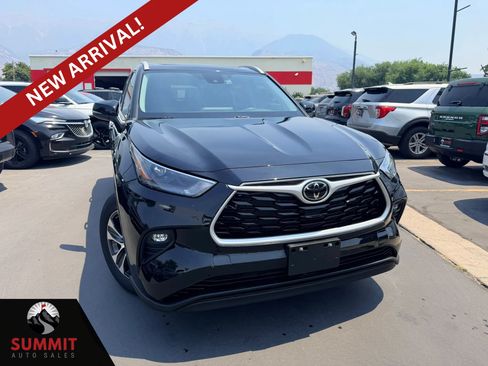 Used 2023 Toyota Highlander XLE AWD/4WD image 1