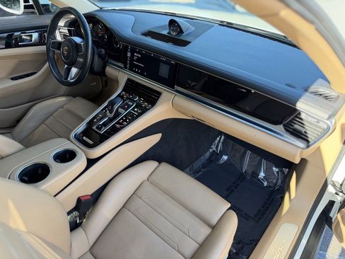 Used 2020 Porsche Panamera image 33