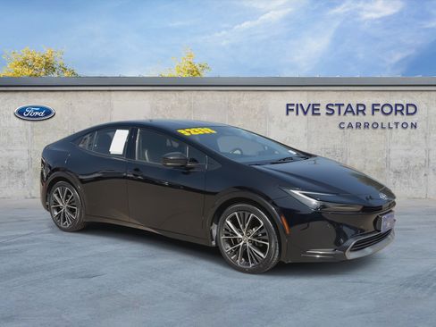 Used 2024 Toyota Prius XLE FWD image 2