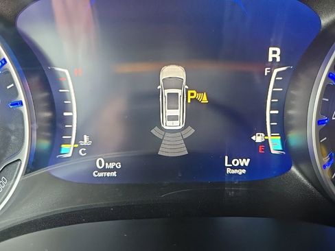 Used 2024 Chrysler Pacifica Touring-L image 50