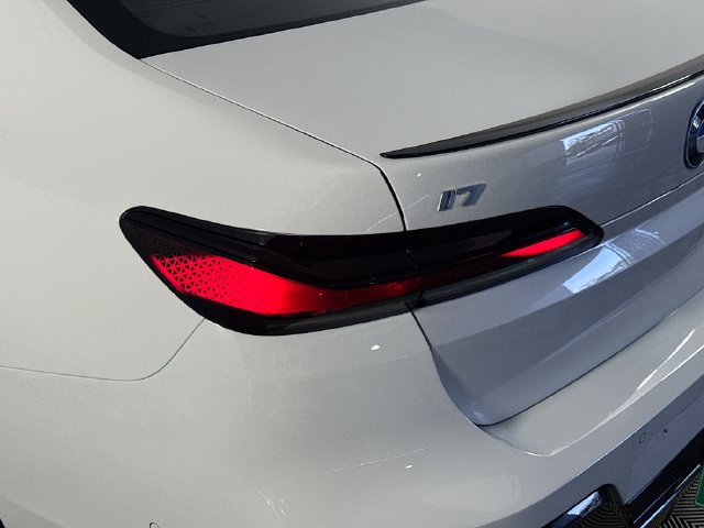Used 2025 BMW i7 eDrive50 w/ M Sport Package RWD image 35