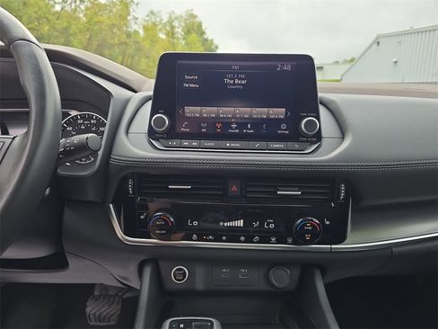 Used 2022 Nissan Rogue SV w/ SV Premium Package image 19