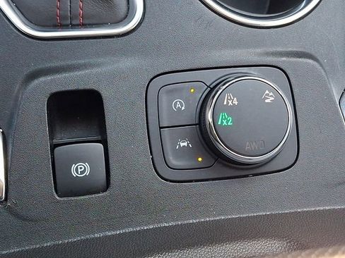 Used 2022 Chevrolet Traverse RS image 27