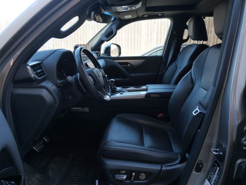 Used 2023 Lexus LX 600 F Sport w/ Accessory Package (Z1) image 8