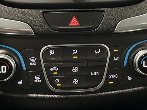 Used 2020 Chevrolet Equinox LT AWD/4WD image 18